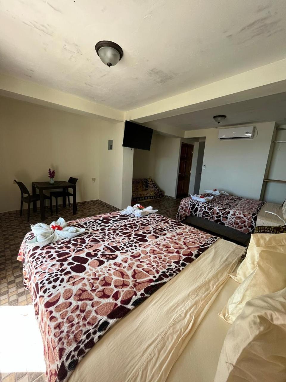 Hotel Y Restaurante Mama Ines 圣卡塔利娜岛 外观 照片
