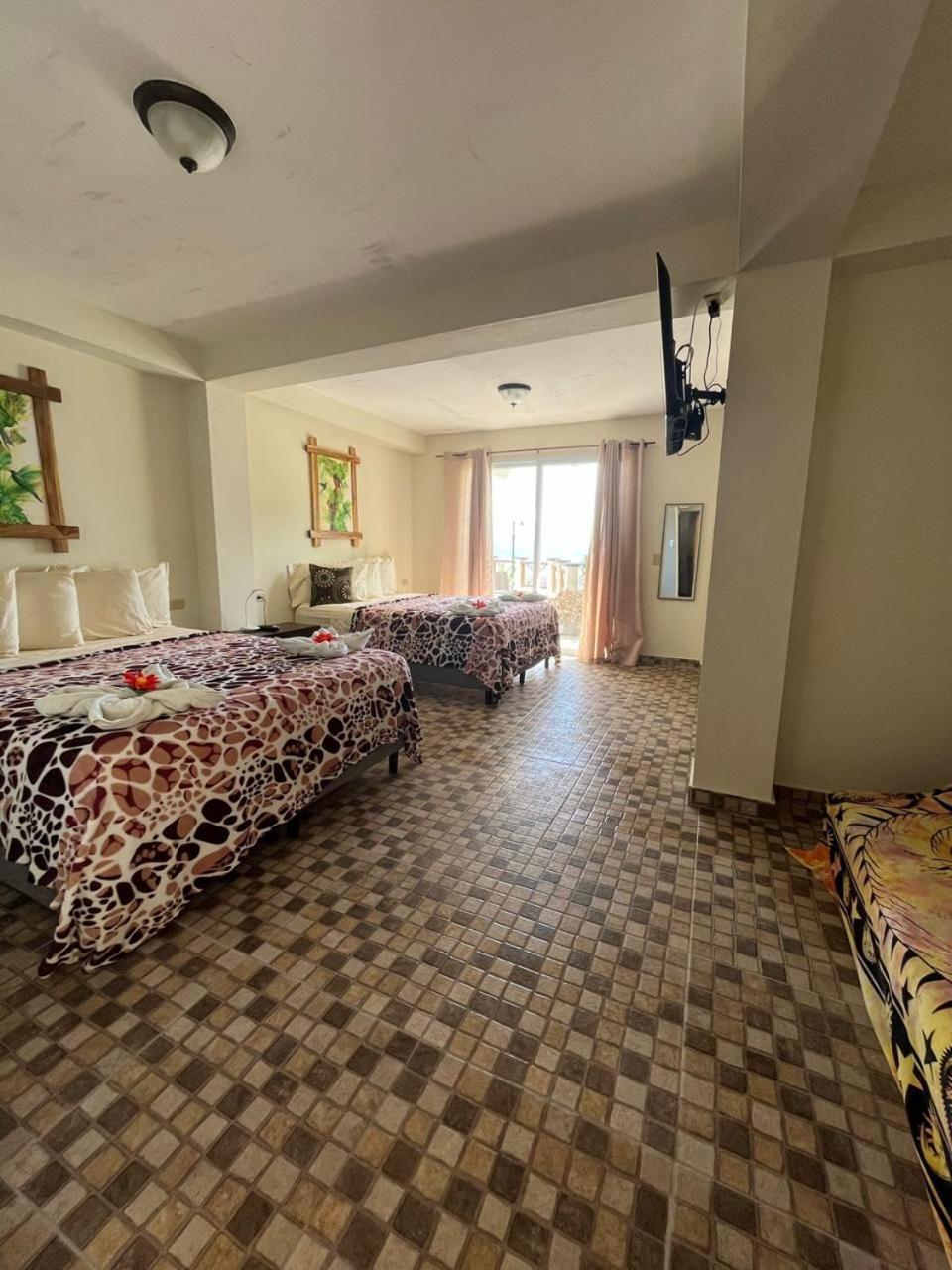 Hotel Y Restaurante Mama Ines 圣卡塔利娜岛 外观 照片