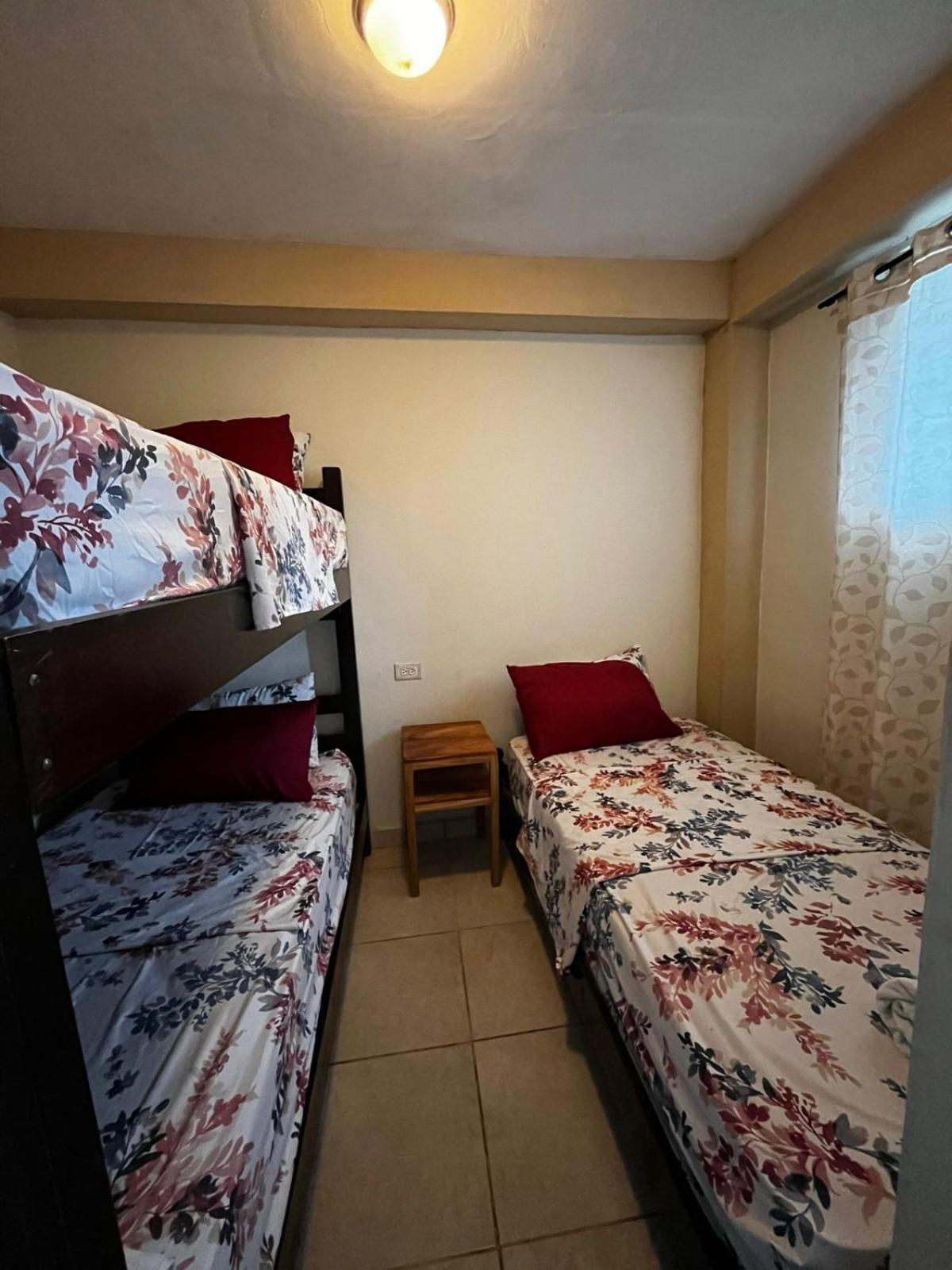 Hotel Y Restaurante Mama Ines 圣卡塔利娜岛 外观 照片