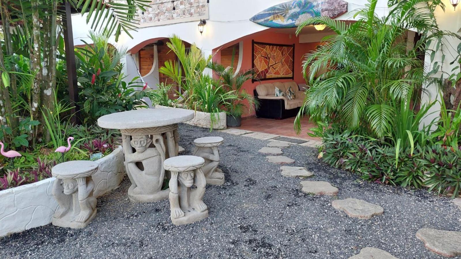 Hotel Y Restaurante Mama Ines 圣卡塔利娜岛 外观 照片
