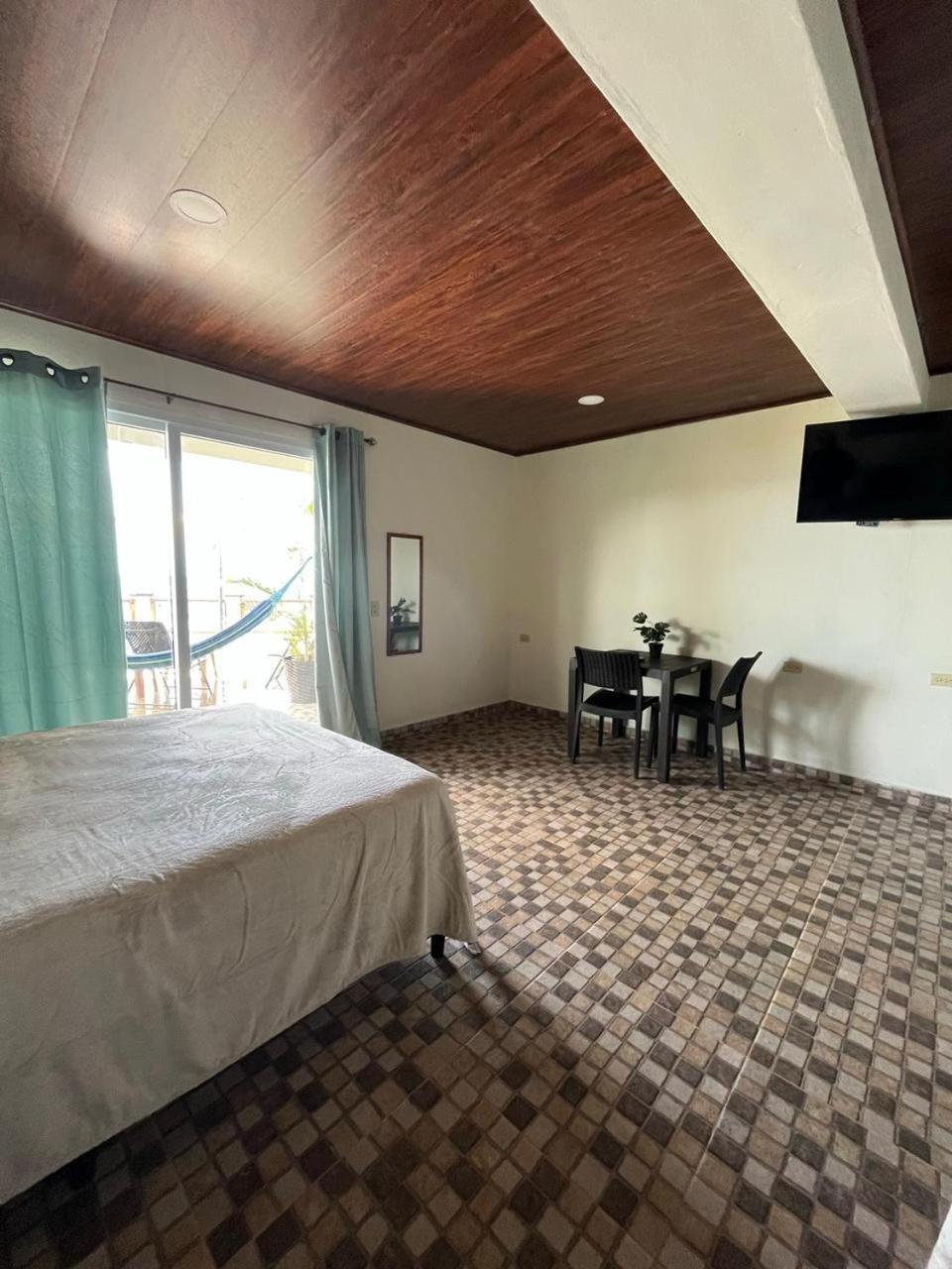 Hotel Y Restaurante Mama Ines 圣卡塔利娜岛 外观 照片