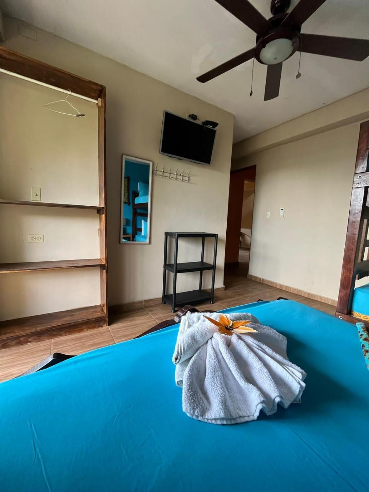 Hotel Y Restaurante Mama Ines 圣卡塔利娜岛 外观 照片