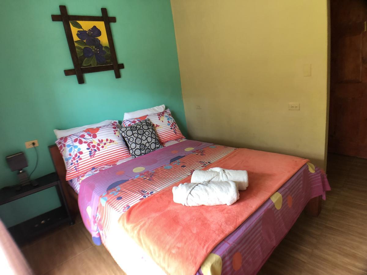 Hotel Y Restaurante Mama Ines 圣卡塔利娜岛 外观 照片